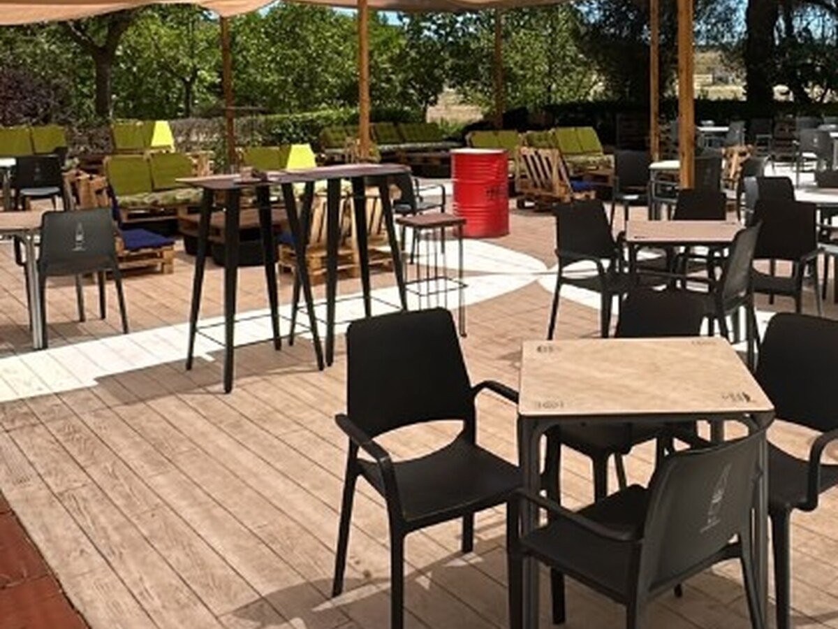 Comida en terraza Fuente La Mora